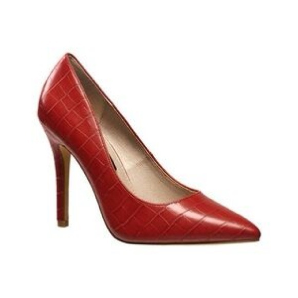 French Connection Shoes - NWB French Connection Red Croc-Pattern Pumps Size 8